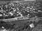 Flygvy över Holmsund med stationshuset i bildens nederkant.