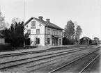 Åshammar stationshus och bangård.