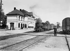 Berga station. Statens Järnvägar.  SJ L29 1781 m tåg.