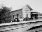 Fikat är uppdukat framför Landeryd station.