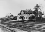 Limmared station, med hotell och restaurang närmast i bild.