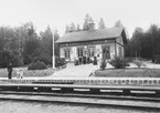 Trafikplats anlagd 1876. Förenad med poststation .Stationen byggd 1876, brädfodrad 1887. Betjäningsbostad byggd 1894