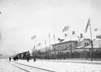 Vetlanda station
SäNJ invigning.
SäNJ ,Sävsjöström - Nässjö Järnväg
HvSJ ,Vetlanda - Sävsjö Järnväg
Tvåvånings putsat stationshus .Tvåvånings station i trä .Nytt stationshus