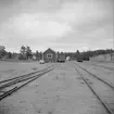 Trafikplats anlagd 1915. Tvåvånings stationshus i trä .Stationshuset kvar år 1995 som museum med bl a två uppställda EÖJ-vagnar.
EÖJ, Eksjö - Österbymo Järnväg