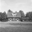Trafikplats anlagd 1915. Tvåvånings stationshus i trä