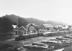 Station öppnad 23.12.1896. En- och en halvvånings stationshus i trä. Lokstall och vändskiva flyttad hit 1896 från Fridhemsberg. Fram till 1909 fanns poststationen i stationen. 1926 byggdes stationshuset om med bl a två nya övernattningsrum för lokpersonal. Stationen nedlagd 30.4.1961. Lokstallet borta och stationshuset ombyggt till kiosk 1988