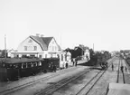 Stationen anlades 1899. Stationshuset tillbyggdes 1916 och vidare utbyggdes bangården samtidigt. Stationshus i en och en halv våning i trä, med två gavlar mitt på huset mot banan.