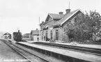 Hästholmen järnvägsstation. MHJ lok.