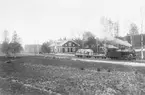 Sävsnäs Järnväg, SVJ lok 6 Hans 0:son Ström vid Gravendal station.