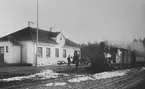 Hörviken station anlagd 1922. Slutstation på Listerbanan. Loket är Blekinge Kustbanor, BKB lok 21. 1906 före detta Mellersta Blekinge Järnväg, MBlJ lok 21. 1943 SJ C4r//C4t/W6t 4008. Tillverkat 1887, slopat 1953 och skrotat 1954.