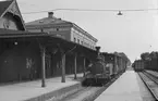 Karlshamn station. Loket är Karlshamn-Vislanda-Bolmens Järnväg, KVBJ lok 12 