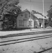 Bergkvara station. Bilen i höger bildkant är troligen en Morris Minor MM.