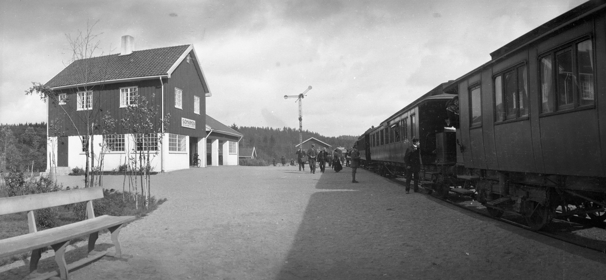 GBJ-tåg på stationen  , Göteborg - Borås Järnväg