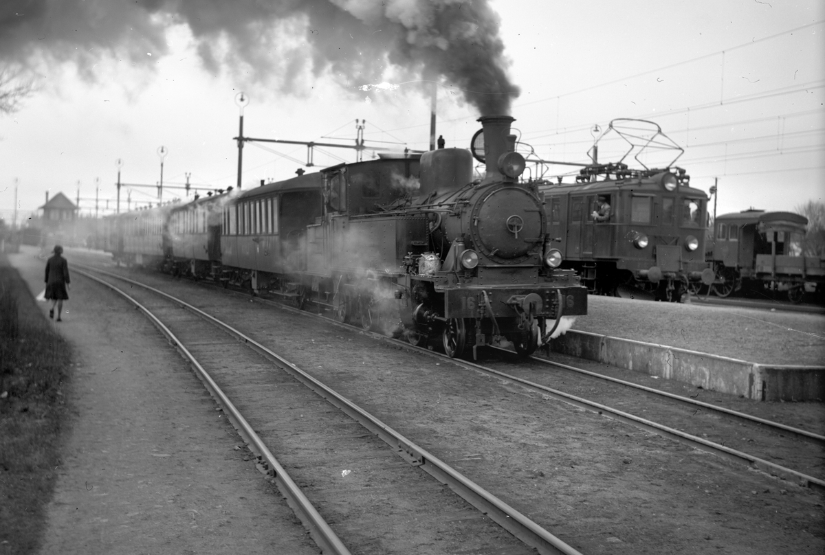 Karlshamn - Vislanda - Bolmen Järnväg,  KVBJ lok 16 med tåg till Ljungby