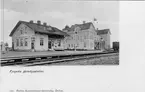 Järnvägsstation i Fjugesta.
Trafikplatsen öppnad 1897.
Vid järnvägsspåret mellan Hidingebro och Svartå.
Övergick till SJ 1907.
Denna bandel fick eldrift 1937.