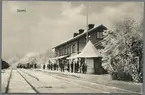 Järpen station med resande.