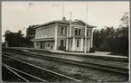 Korsnäs station sedd från spårsidan.