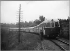 Rälsbusståg vid infarten till Storsjö på linjen från Blidstena.