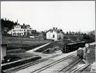 Falerum station med persontåg från Norsholm. Västervik - Åtvidaberg - Bersbo Järnväg, WÅBJ lok 7 