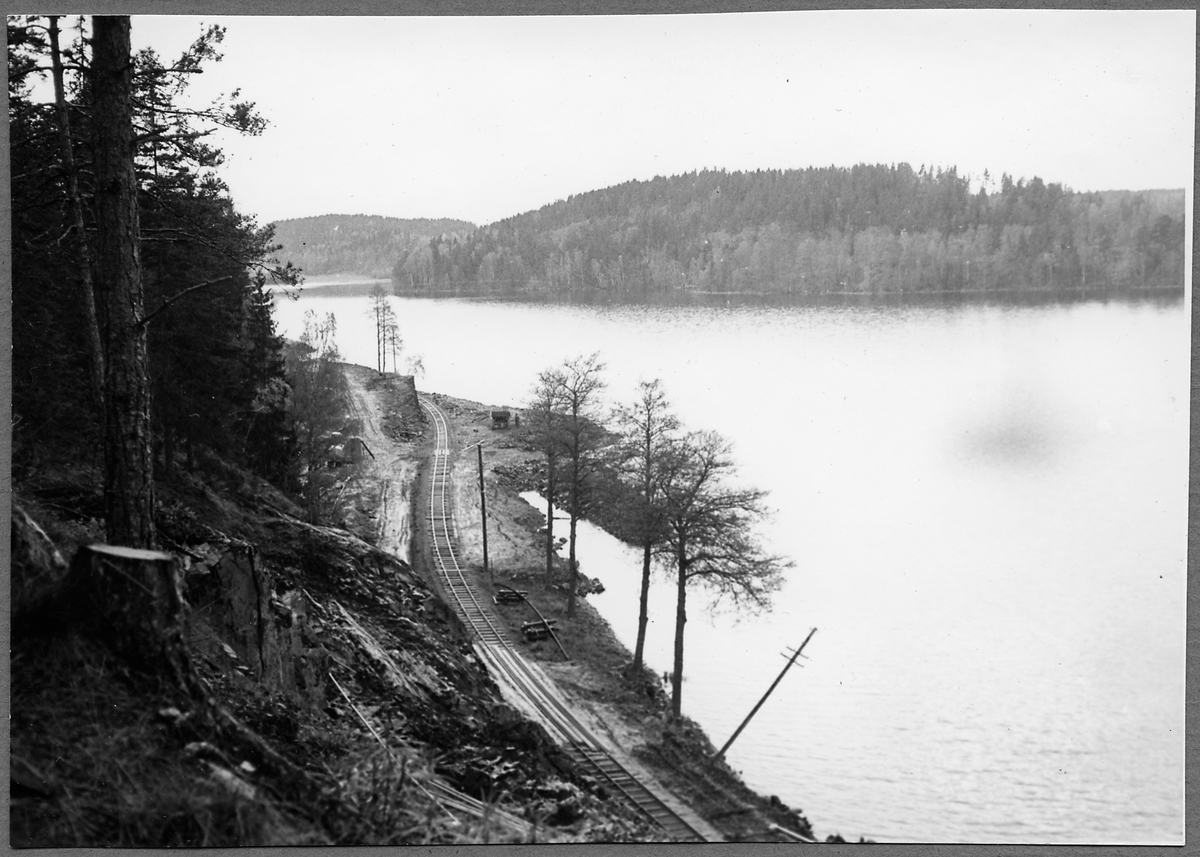 Arbete på linjen Forsaström - Falerum vid Båtsjön för breddning år 1962