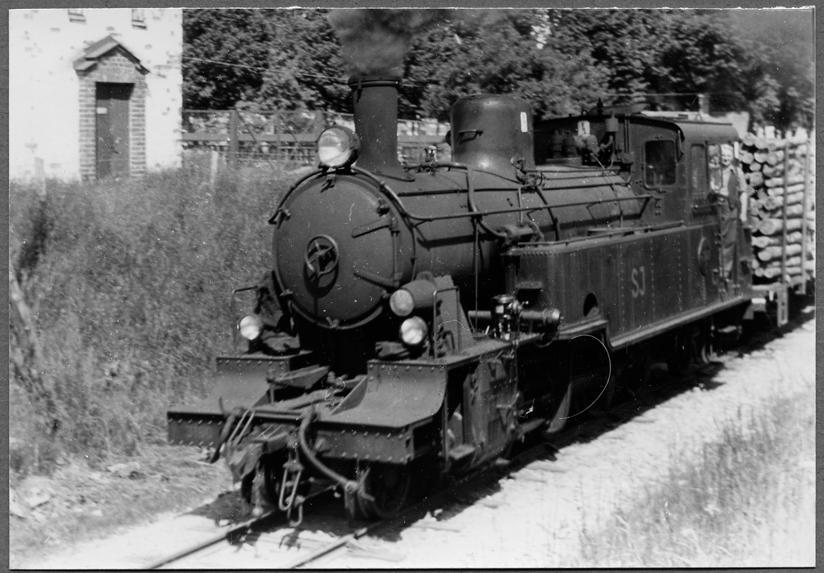 NÖJ nr 18 (f.d. ID SJ N4p 3160), 891 mm. Tillverkarnummer MV 668.
Axelföljd: 1D1.
Dragkraft: 6210 kg.
Vikt: 41,4 ton.