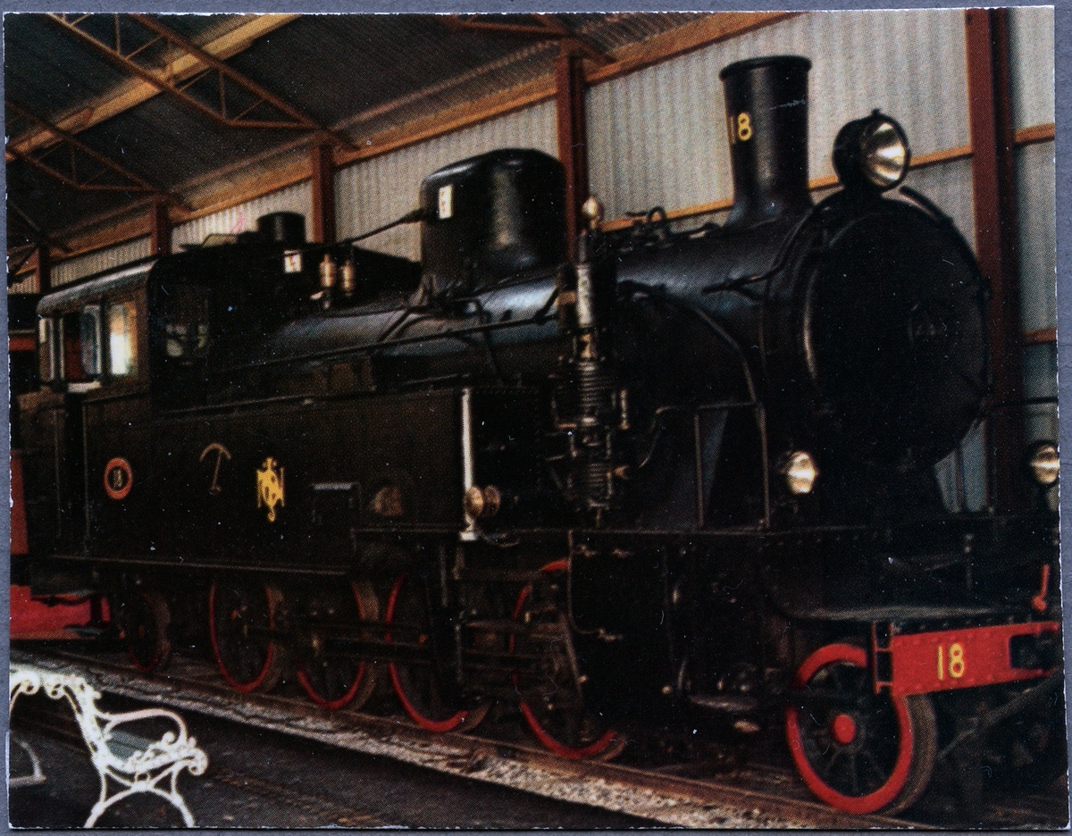 NÖJ nr 18 (f.d. ID SJ N4p 3160), 891 mm. Tillverkarnummer MV 668.
Axelföljd: 1D1.
Dragkraft: 6210 kg.
Vikt: 41,4 ton.