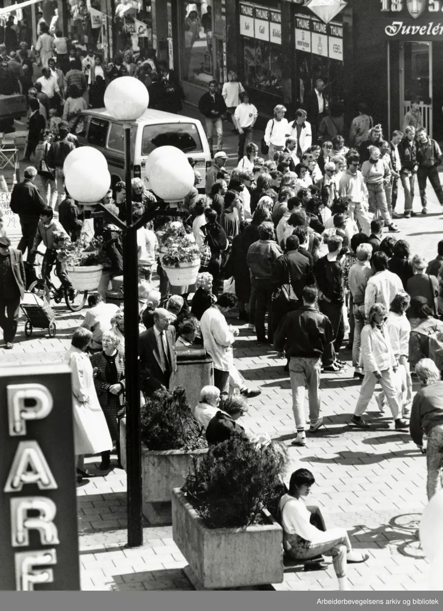 Egertorget. 9. juni 1989