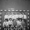 Rynninge och ÖSK:s juniorhandbollslag.
December 1956.