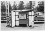 Ställverk på  bangården vid Arvidsjaur station. Stationen öppnad 1928 med en- och enhalvvånings stationshus i trä, sammanbyggt med godsmagasinet. Nu för tiden är den säsongstation.