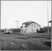 Axelfors station öppnad 1904 med en- och enhalvvånings stationshus i trä. På grund av trafikens  nedläggning upphörde stationen 1961-04-30.