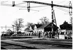 Billesholm station 
Från sista tågs ankomst till Billesholm och sista tågs avgång från Billesholm den 29 maj 1960.
Namnet var till 1943 BILLESHOLMS GRUVA. Stationen byggd 1875 av 
LEJ ,Landskrona - Engelholms Järnvägar. Stationen anlagd 1876. Envånings stationshus i sten.