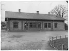 Namnet var till 1943 BILLESHOLMS GRUVA. Stationen byggd 1875 av 
LEJ ,Landskrona - Engelholms Järnvägar. Stationen anlagd 1876. Envånings stationshus i sten.