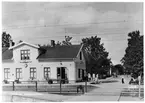 Stationen byggd 1889 av WHJ .Station med stationshus från 1890. Det finns år 1991 kvar och är numera uthyrt. Kvar är också uthus, lastkaj, godsmagasin och lastbrygga. Persontågsuppehåll slopade fr o m sommartidtabellen 1977 . Station anlagd 1889. En- och enhalvvånings putsad stationsbyggnad. 
WHJ ,Vittsjö - Hässleholms Järnväg