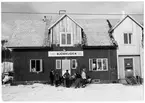 Station anlagd 1902. Envånings stationshus i trä, moderniserat 1933. 
Björkliden