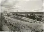 Stationen ritad av arkitekt Rudolf Lange och öppnad 1917. En- och enhalvvånings putsat stationshus. 1936 ombyggdes väntsal och expedition. Avbemannad från årsskiftet 1974/75, 1980 nedklassat som hållplats. Stationshuset revs sommaren 1982. Stationshuset ersattes efter rivningen av en öppen busskur