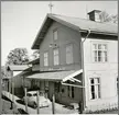 Stationen uppfördes 1874 och moderniserades 1946 Öppnad 21/4 1874, lastplats fr 31/5 1964 . Dannemora - Hargs Järnväg, DHJ hade ingen egen stationsbyggnad, men en trafikchefsbostad och järnvägsbyrå. Huset uppfört 1877 och rivet 1968