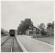 Stationshus från 1875, brädfodrad 1887. Godsmagasin byggt 1882, betjäningsbostad 1893