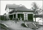 Öppnad 20.10.1879 . Den ursprungliga stationsbyggnaden ersatt av en ny 1905