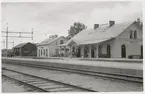 Ervalla station 1937, ställverket är från 1929 och det gamla ställverket revs 1933.