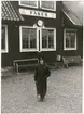 Familjen Johansson. Korad till Sveriges Järnvägsfamilj Nr 1 av SJ-NYTT i nr 11-12  år 1956.
Märtha Ahlgren (tidigare Johansson) vid Fåker station.