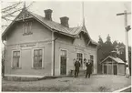 Gotlands Hässelby station i Dalhem. Olof Hoffman till höger.