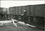 Statens Järnvägar, SJ I 12136.
Bilden tagen i samband med en olycka vid Gävle hamn, Fredriksskans, då en godsvagn kolliderade med en lastbil.
