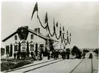 Hidingebro station vid invigningen av Örebro - Svartå Järnväg. Banan byggdes av Örebro-Svartå Järnvägaktiebolag. Banan elektrifierades 1937. Spåren revs huvudsakligen upp i början av 1990-talet. Idag trafikeras de första 3-4 km av banan närmast Örebro som industrispår av diesellok från Green Cargo medan de sista 800 m innan Svartå ligger kvar obrukade. Delar av banvallen mellan dessa platser har blivit cykelväg, enskilda vägar eller åkermark.