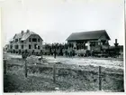 järnvägsbyggnad, stationshuset under uppförande. Stationen öppnad 1901. Upphörde1962-05-27. Godsvagnar märkta PFJ, Pålsboda - Finspångs Järnväg. 
Finspång - Norsholms Järnvägs lok 6 