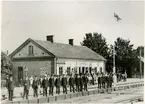 Stationen öppnad 1.8.1862. Envånings stationshus i trä enligt Gnestamodellen. Mekanisk växelförregling.  Eldrift 1933. Stationen anlagd 1868. På bilden är Hästveda satation under stationsföreståndare  K.A. Revels tid. Revel var aktiv under 1896 - 1903.