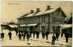 Station anlagd 1878. Tvåvånings stationshus i trä. Mekanisk växelförregling