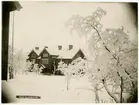 Stationshuset  före branden 26/4 1915.
Stationshus av trä, utvändigt tjärstruket, färdigt 1900 . 
1915 nytt stationshus i tegel istället för det gamla som brunnit