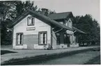 Kosta - Lessebo Järnväg, KLJ Kosta Järnvägsstation 1947 Foto Ak. Spångberg 2/10 -1947.