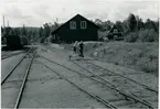 Barn åker dressin i Kvillsfors.