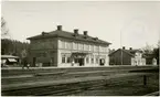 Stationen öppnad för trafik 1875-12-07. 1939 ombyggdes stationshuset och fick därigenom en modern interiör. I samband med elektrifieringen 1947  byggdes godsmagasin. Även bangården ombyggdes. Stationen har tre industrispår till olika industrier.